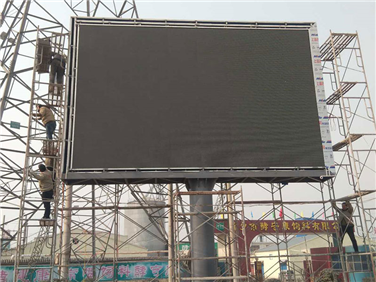 深圳P6户外全彩LED显示屏现场施工图